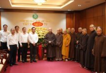 Lãnh đạo Thành phố thăm Ban Trị sự GHPGVN TP.HCM nhân mùa Phật đản PL.2570