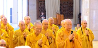 Ban Trị sự GHPGVN TP.HCM viếng tang Trưởng lão Hòa thượng Giác Tường