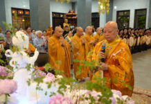 Trang nghiêm khóa lễ Tắm Phật kính mừng Phật đản tại chùa Phổ Quang