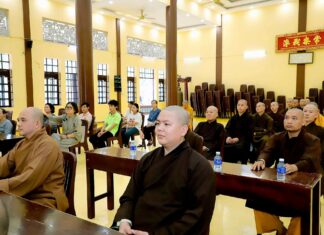 Tăng Ni, Phật tử phường Thủ Dầu Một, Phú Lợi và Chánh Hiệp (khu vực II) tham dự tuyên truyền pháp luật về an toàn giao thông và phòng, chống ma túy