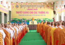 Hòa thượng Thích Huệ Thông giảng pháp cho gần 2.000 hành giả an cư khu vực Phú Mỹ