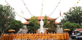Lãnh đạo GHPGVN TP.HCM tưởng niệm Trưởng lão Hòa thượng Thích Tâm Châu, sách tấn hành giả trường hạ Tổ đình Vĩnh Nghiêm