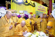 Ban Thường trực Ban Trị sự GHPGVN Thành phố kính viếng Giác linh Trưởng lão Hòa thượng Thích Huệ Thông