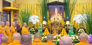 Dâng hương tưởng niệm Trưởng lão Hòa thượng Thích Tịnh Hạnh